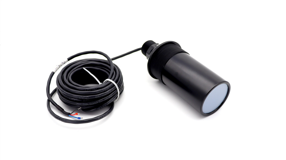 Transducteur &agrave; ultrasons &agrave; 30 kHz pour la mesure du niveau