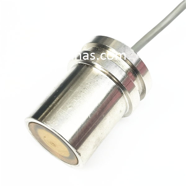 Pince 1 MHz sur un capteur de transducteur ultrasonique pour le d&eacute;bitm&egrave;tre &agrave; ultrasons