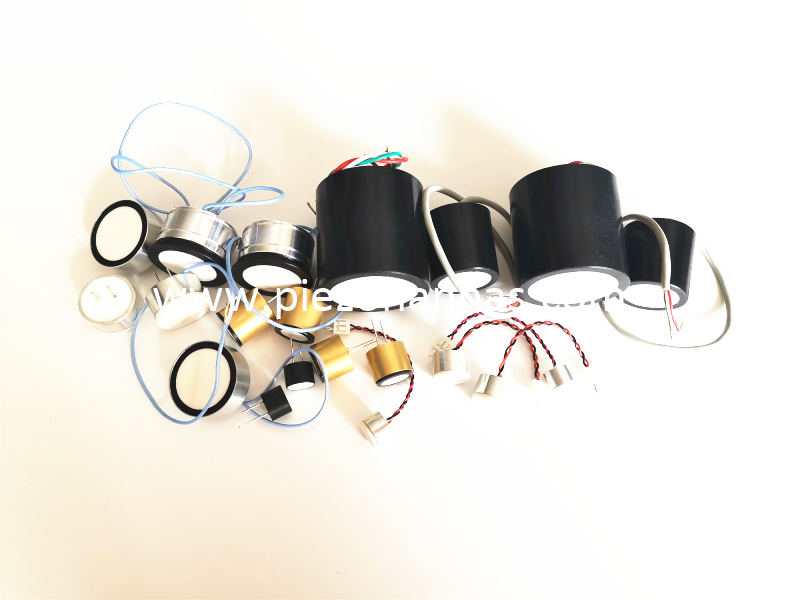 Transducteur &agrave; ultrasons pi&eacute;zo &agrave; 40 kHz pour la mesure de la distance