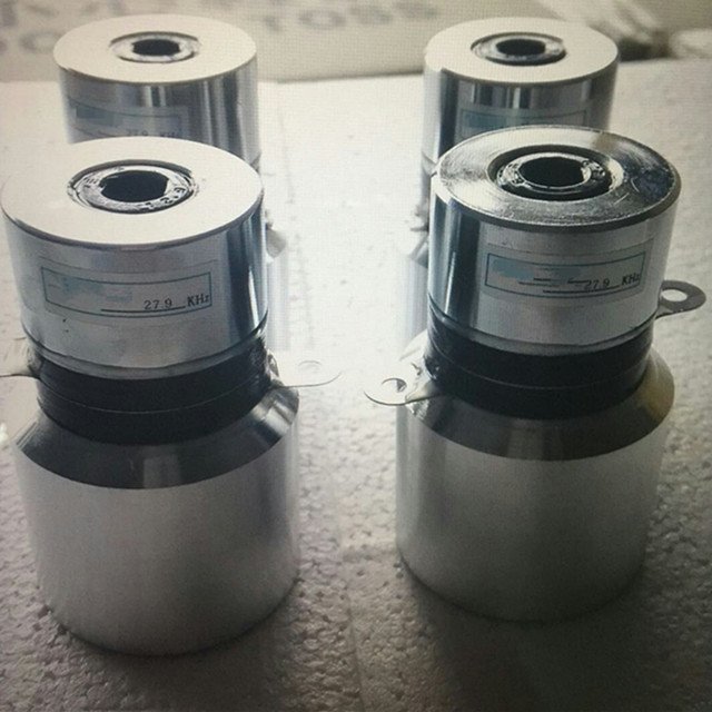 La température de frittage des tubes piézoélectriques en mode radial