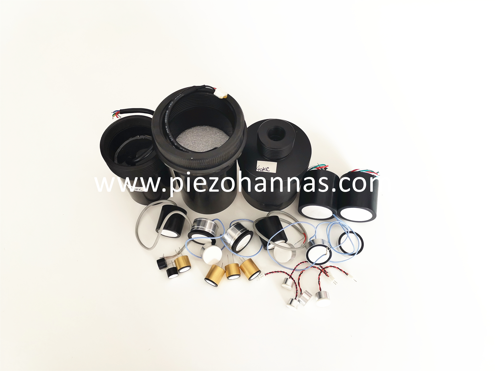 Transducteur &agrave; ultrasons pi&eacute;zo&eacute;lectrique 125 kHz pour la mesure de la distance