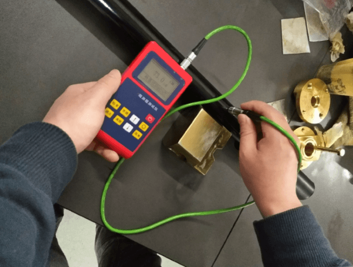 rev&ecirc;tement d'&eacute;paisseur de rev&ecirc;tement